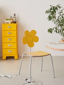 Домашний веселый обеденный стул с маленьким цветком, средний Дизайнерский стул Ins Nordic Home, повседневный стул со спинкой, симпатичный стул