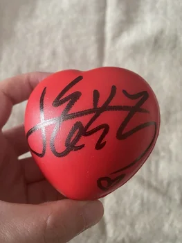 Концертный шар-сердце с автографом ЛЭЙ Чжан Исина, коллекция автографов Red GIFTS 062021