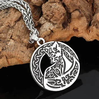 Ожерелье с амулетом в виде кельтской лисы