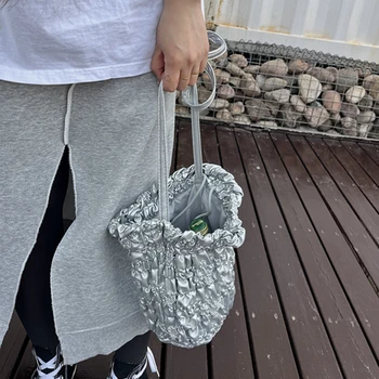 Серебряные плиссированные сумки-мессенджеры, женская сумка, тренд 2023, маленькая сумка подмышками, женская сумка через плечо из искусственной кожи на шнурке, женская сумка-ранец