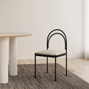 Скандинавский мягкий стул со спинкой, Дизайнерский креативный стул, обеденный Минималистичный офисный стул, металлический стул с черной художественной спинкой, туалетный стул